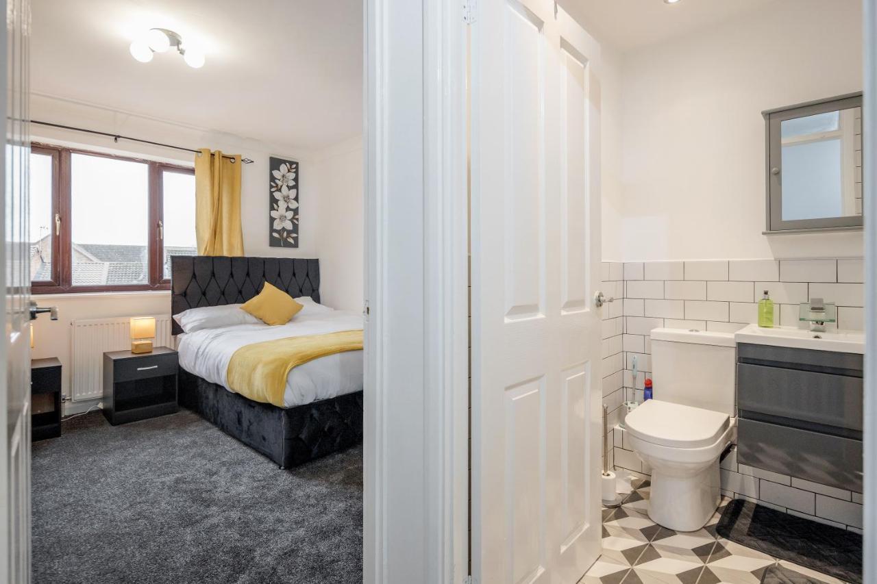 Lovely House In Dagenham / Barking With Free Parking, Wifi & Garden Экстерьер фото