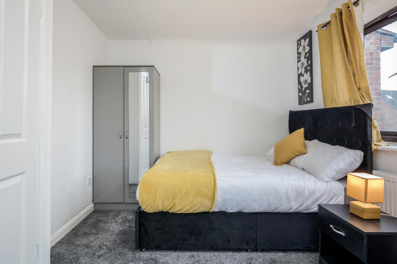 Lovely House In Dagenham / Barking With Free Parking, Wifi & Garden Экстерьер фото